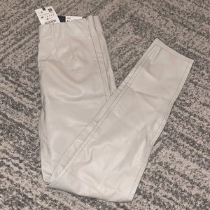 ZARA LEATHER LEGGINGS SIZE MEDIUM. BRAND NEW